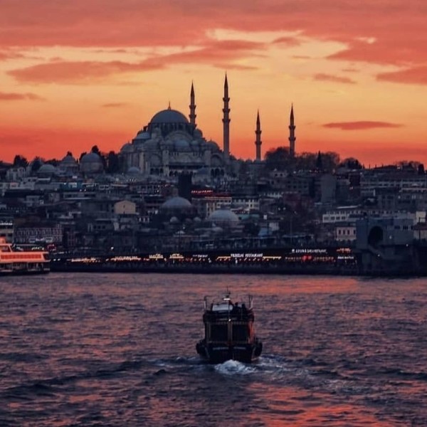 BOSPHORUS SUNSET CRUISE ON A LUXURIOUS YACHT